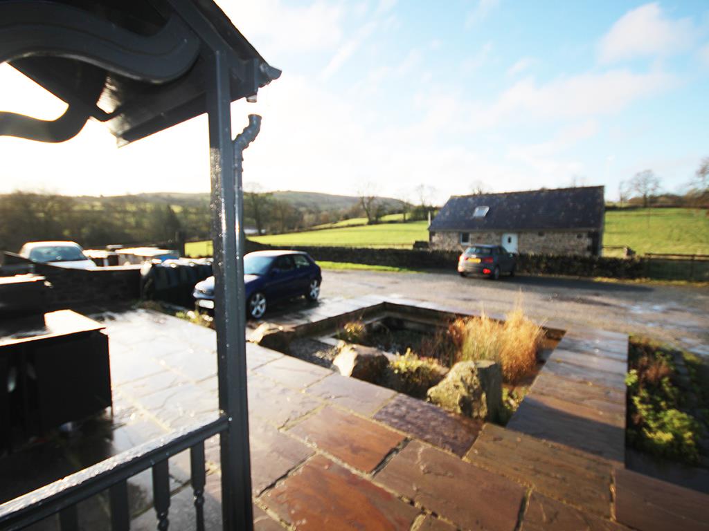 4 bedroom house To Let in Barnoldswick - IMG_0474.jpg